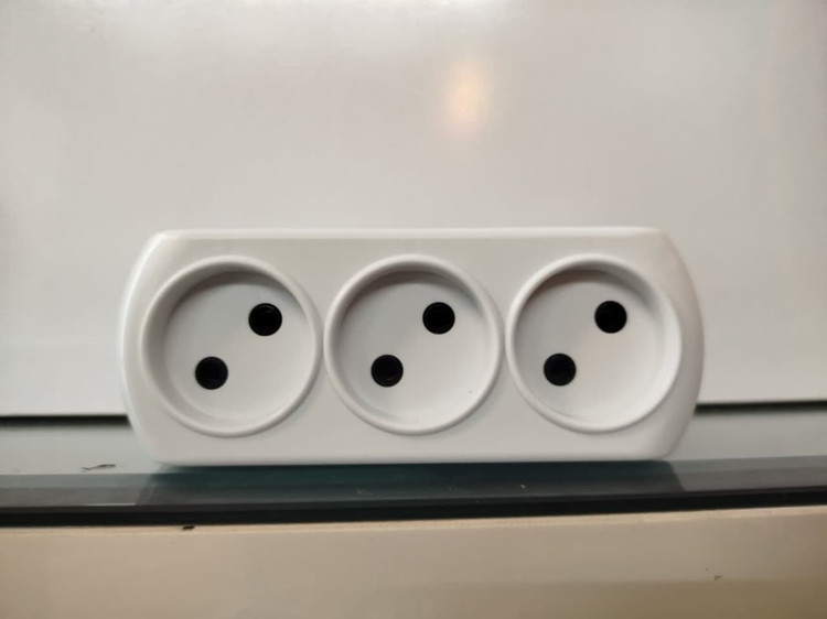 پیریز سه خانه دو شاخ دار