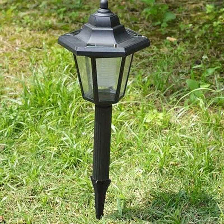 چراغ باغی و حیاطی در روز